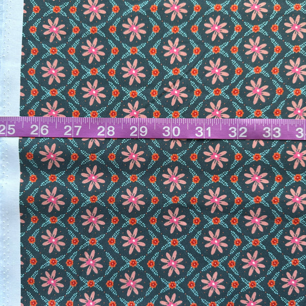 Scale of Fine Folk Daisy Chain cotton fabric by Helen Black, style FOLK1119