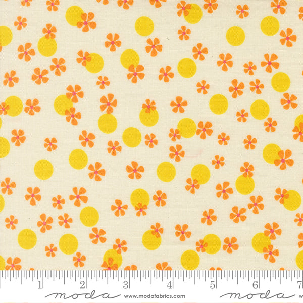 Scale of Happy Daze Easy Breezy Floral Dots in Cloud cotton fabric by Chloe’s Closet for Moda Fabrics, retro floral dot print on white background