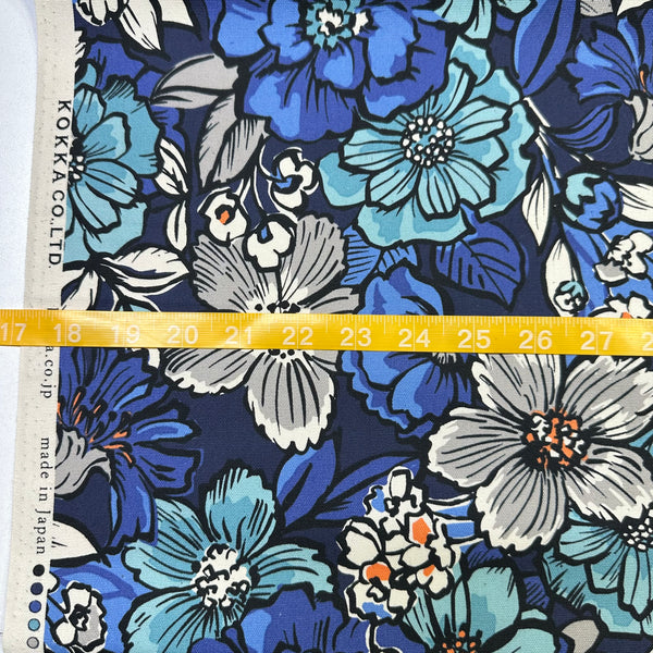 Scale of jambo-floral-cotton-oxford-fabric-blue-kokka-japan